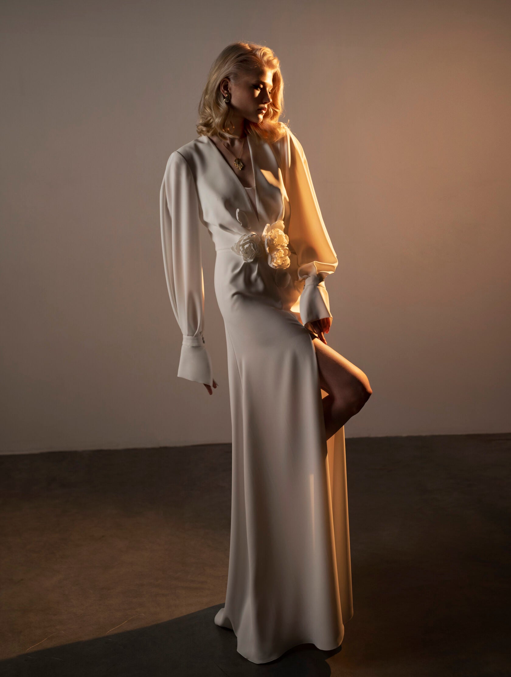 Long sleeve weeding dress online. Bridal chiffon dress with long sleeves.