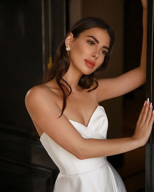 Budget wedding dress online. Simple white bridal gown. Simple white dress for civil wedding. Heart shape wedding dress. White simple bridal gown.
