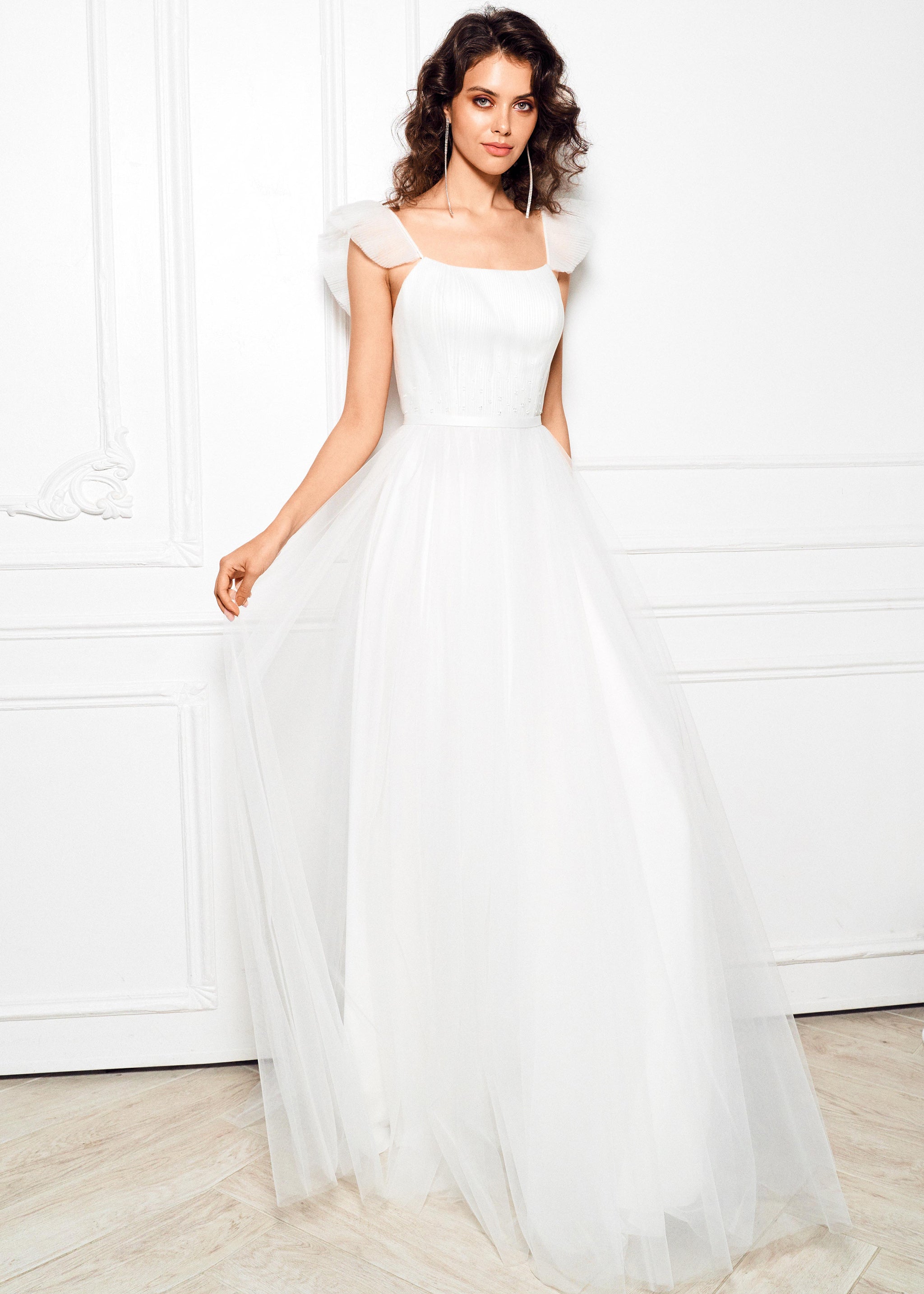 Tulle wedding dress. Light white wedding dress.