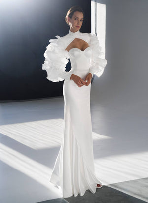 Shilouette wedding dress. Column wedding dress. Fit wedding dress.