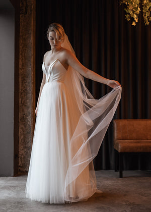 Long chapel veil. Long bridal veil. Chapel veil online. Bridal veil. Bridal accessories online.