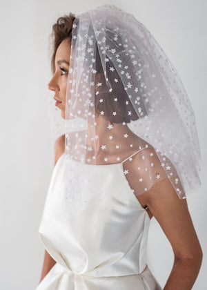 Short white bridal veil online. Short veil. Bridal veil.